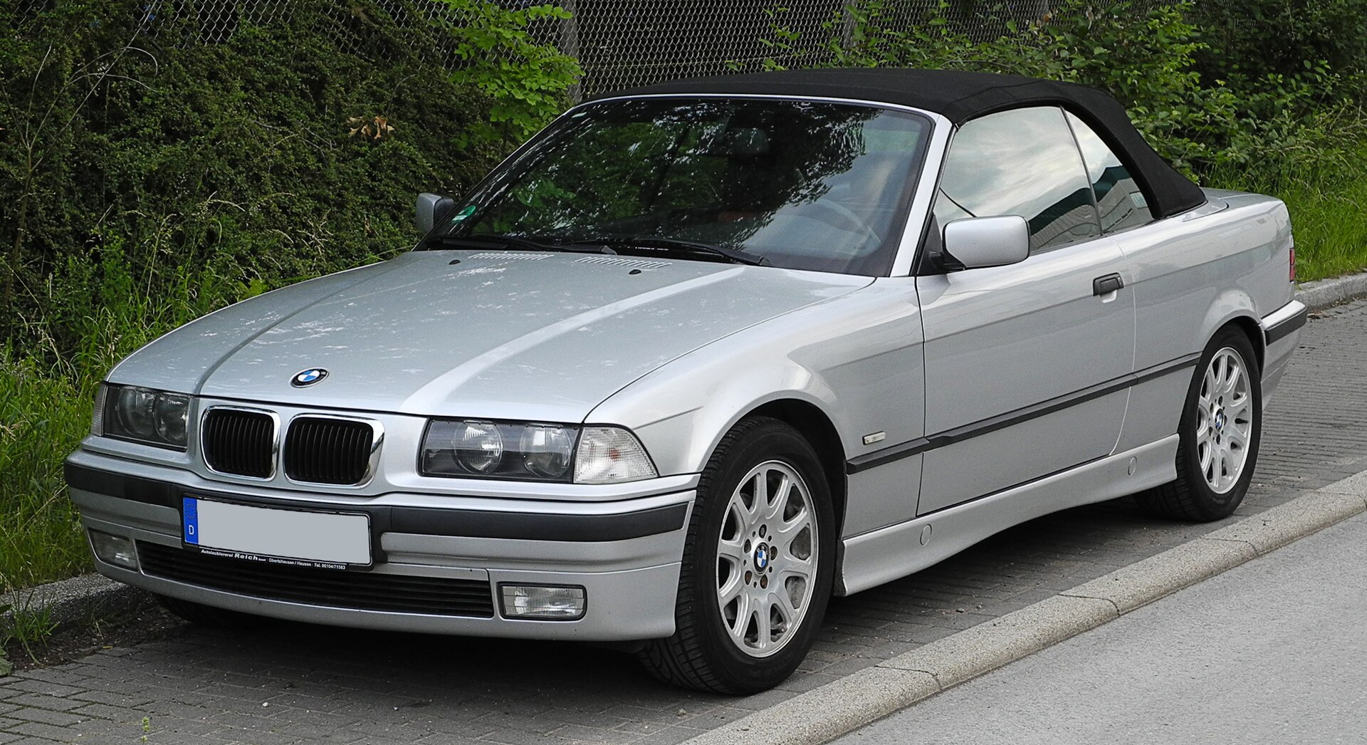Silver BMW 320i E36 Cabriolet photographed from the front three-quarter view