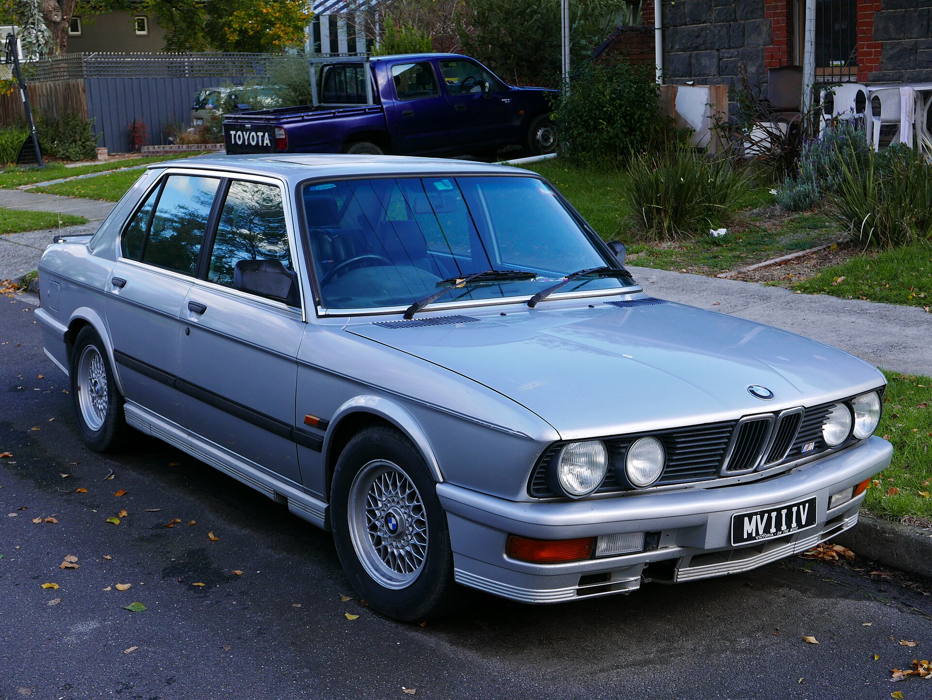 5 Series E28 Sedan in a real licensed photograph