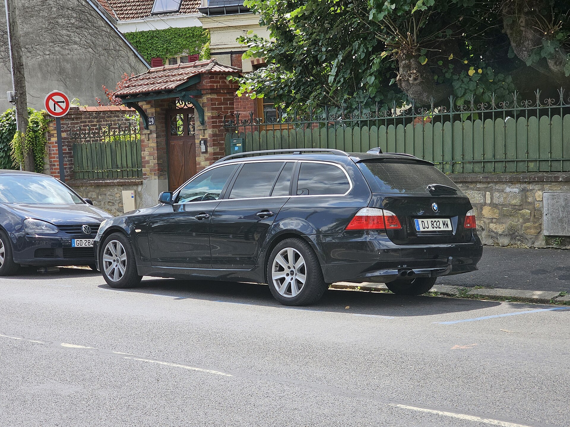 5 Series E61 Touring in a real licensed photograph