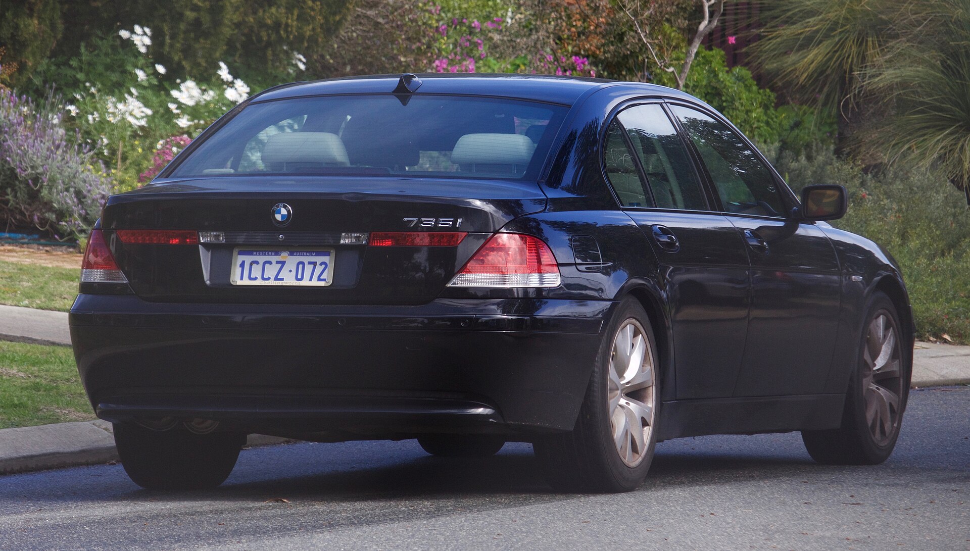 7 Series E65 Sedan in a real licensed photograph