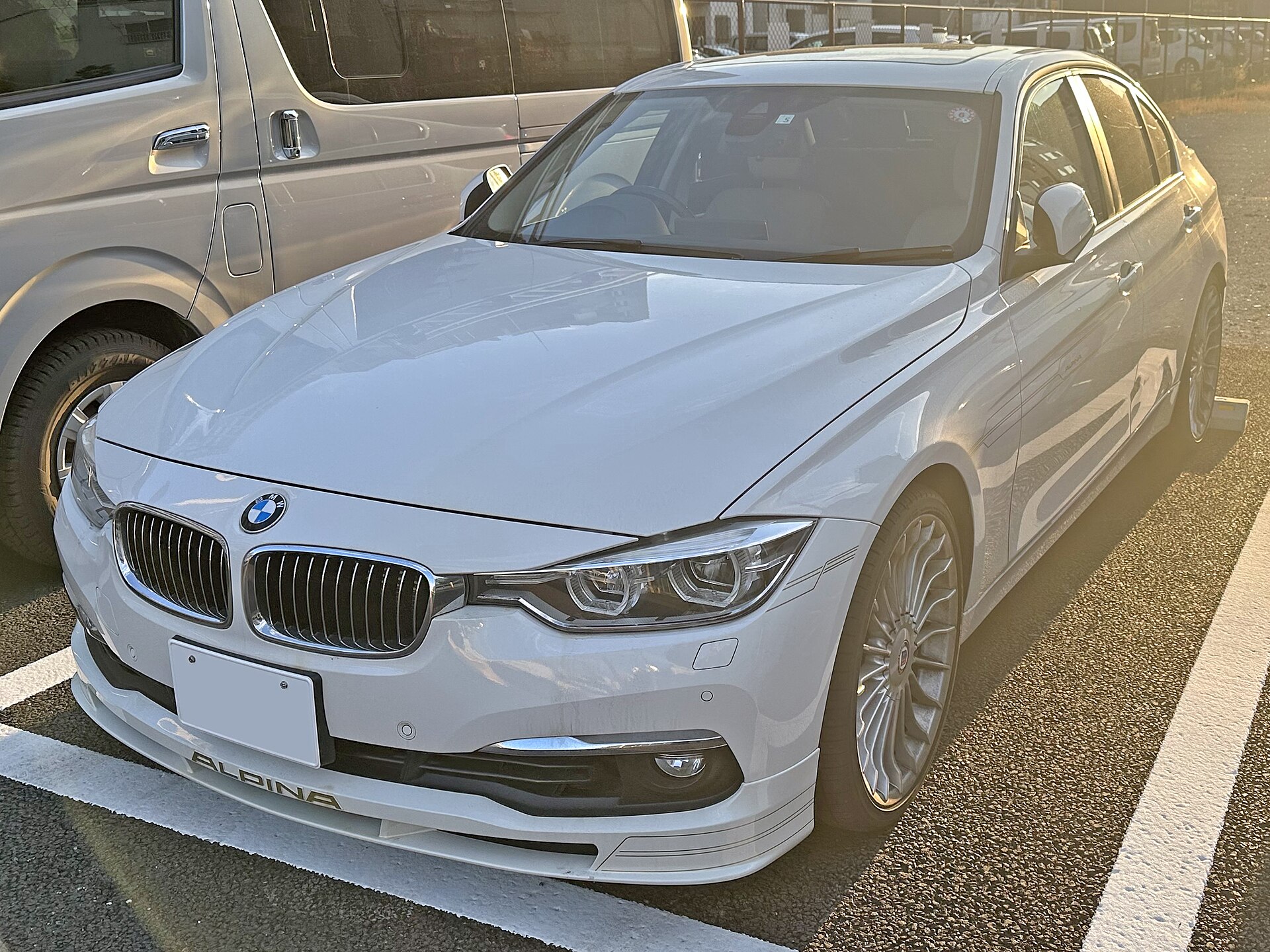 Седан BMW ALPINA B3/D3 F30 Sedan на реальной лицензированной фотографии