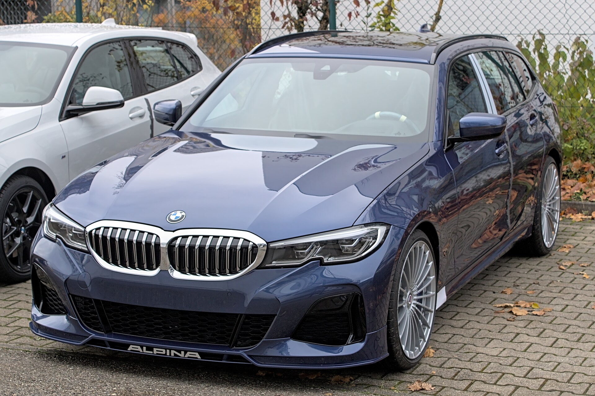 Touring BMW ALPINA B3/D3 G21 Touring на реальной лицензированной фотографии