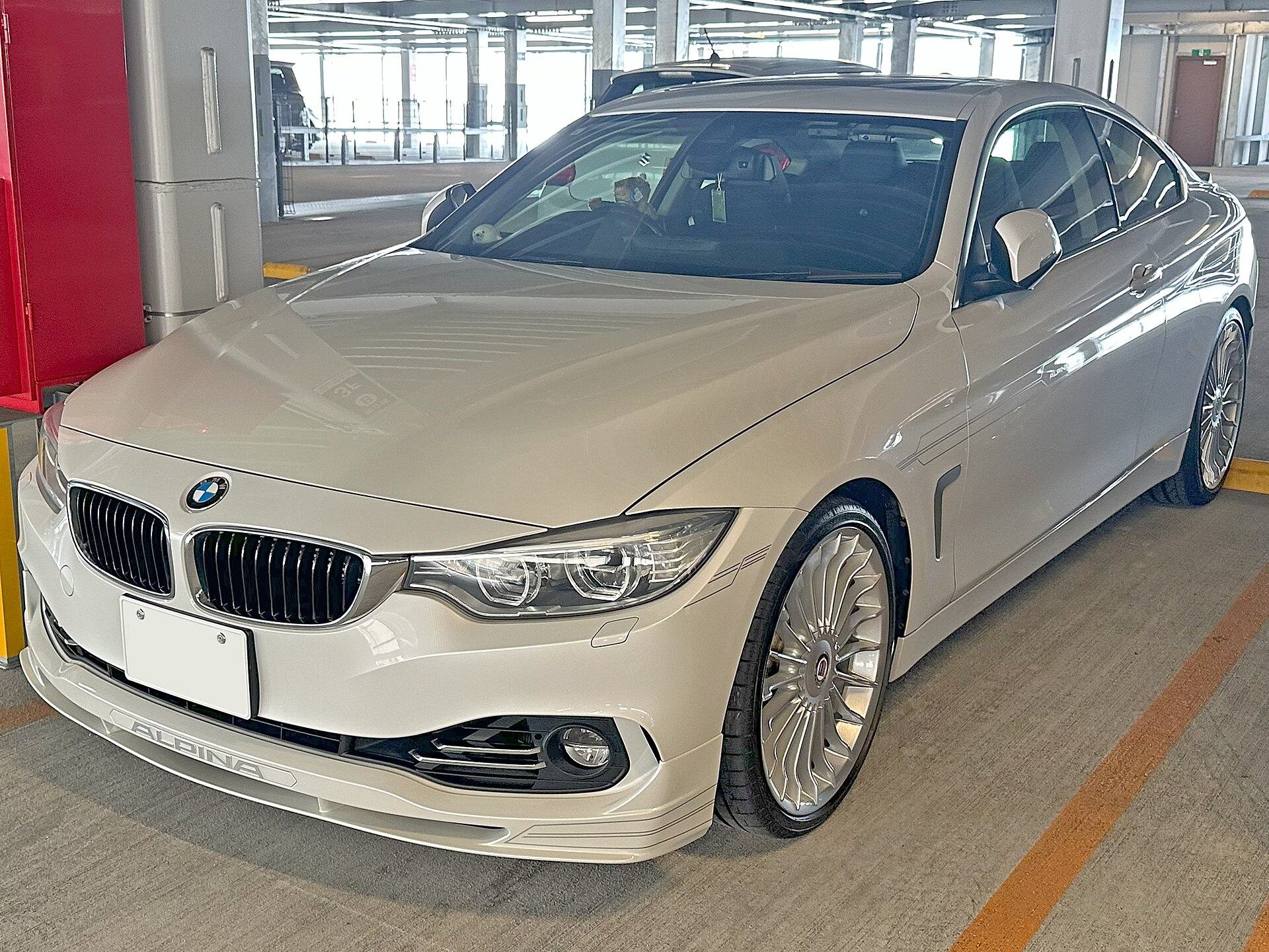 Купе BMW ALPINA B4/D4 F32 Coupé на реальной лицензированной фотографии