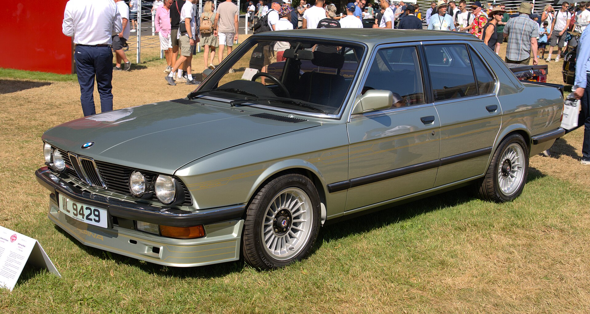 B5 / B10 / D5 ALPINA B9/B10 E28 Sedan Sedan in a real licensed photograph