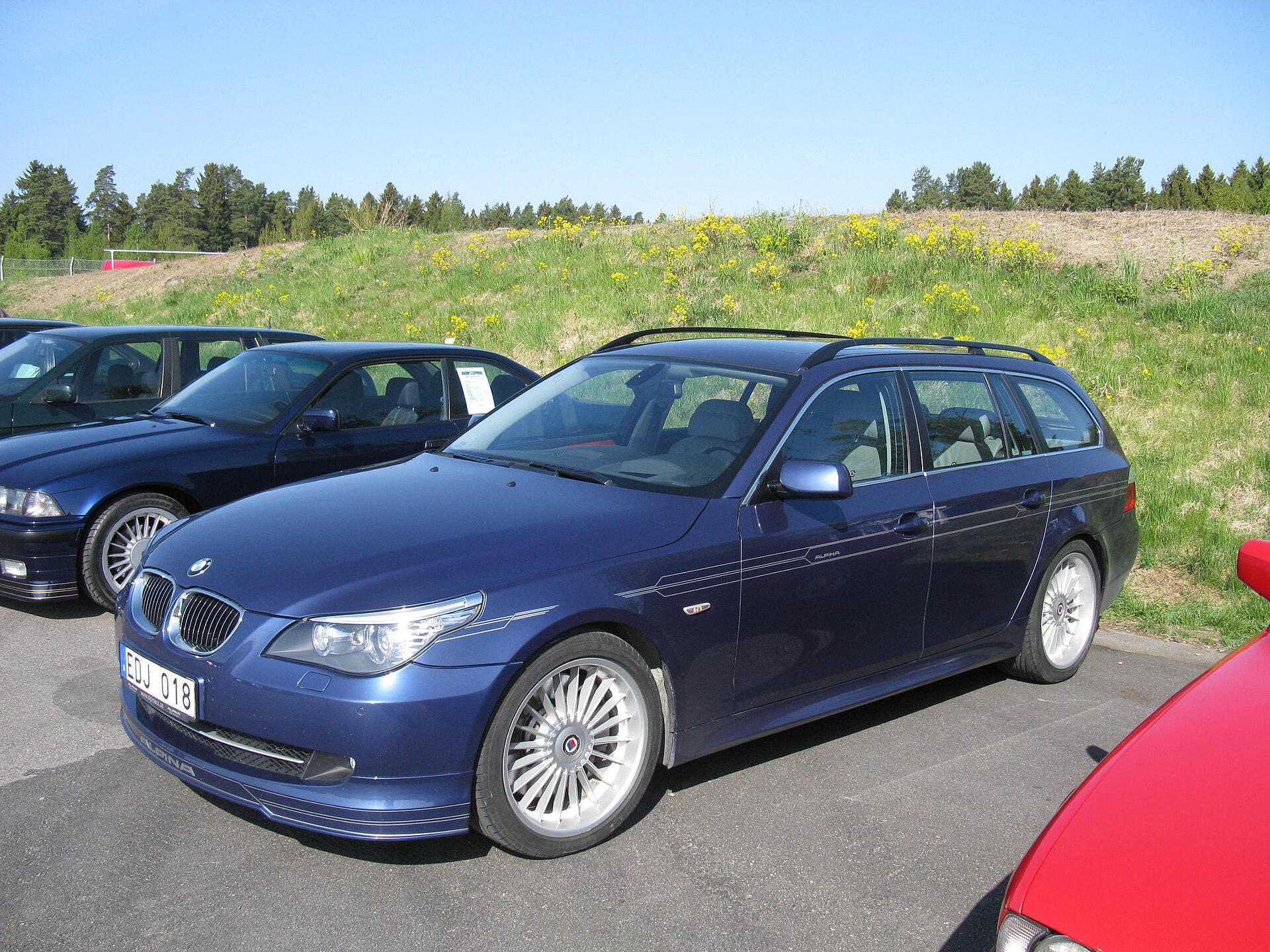 Touring BMW ALPINA B5 E61 Touring на реальной лицензированной фотографии