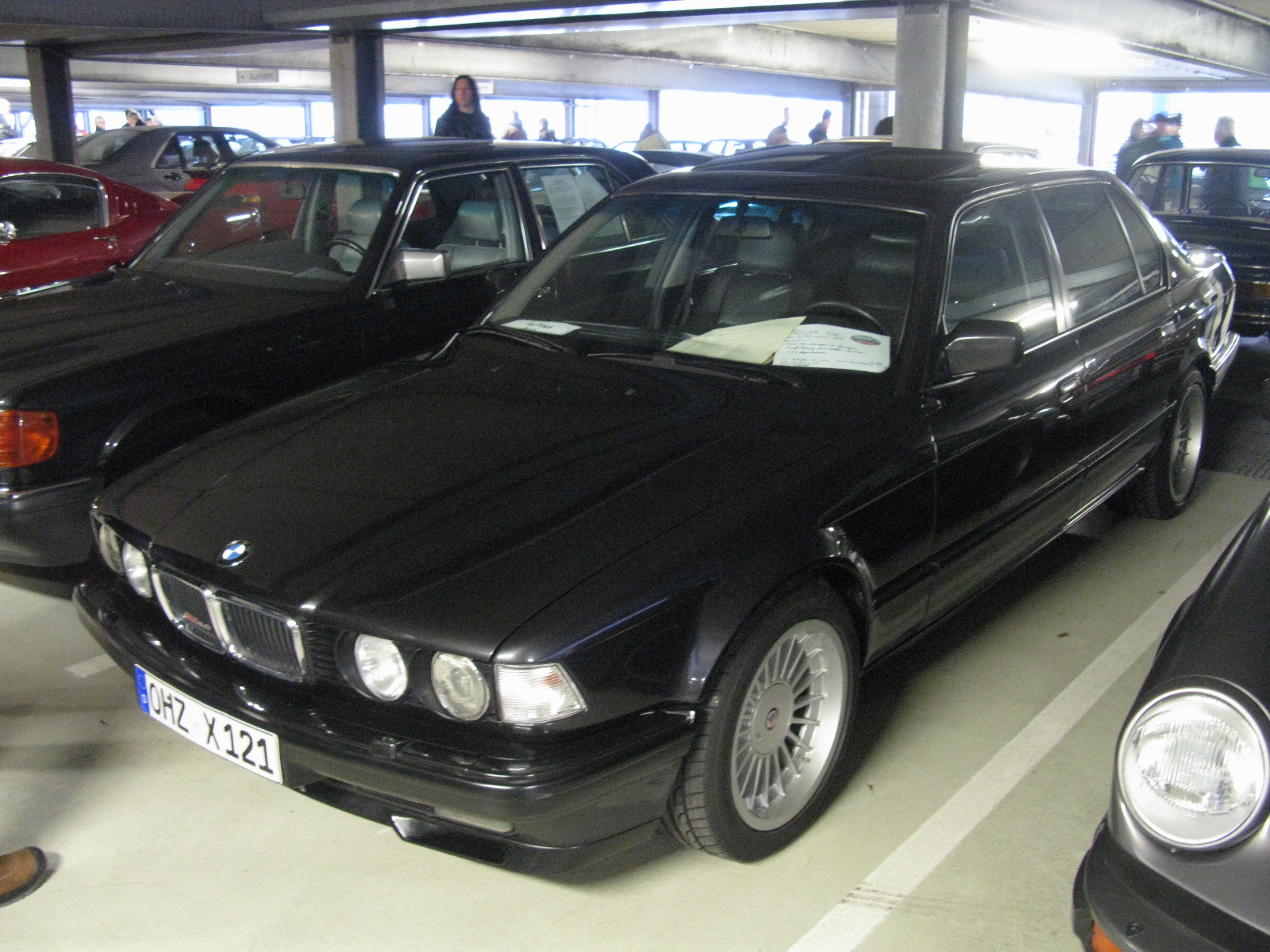 Удлинённый седан BMW ALPINA B11/B12 E32 L на реальной лицензированной фотографии