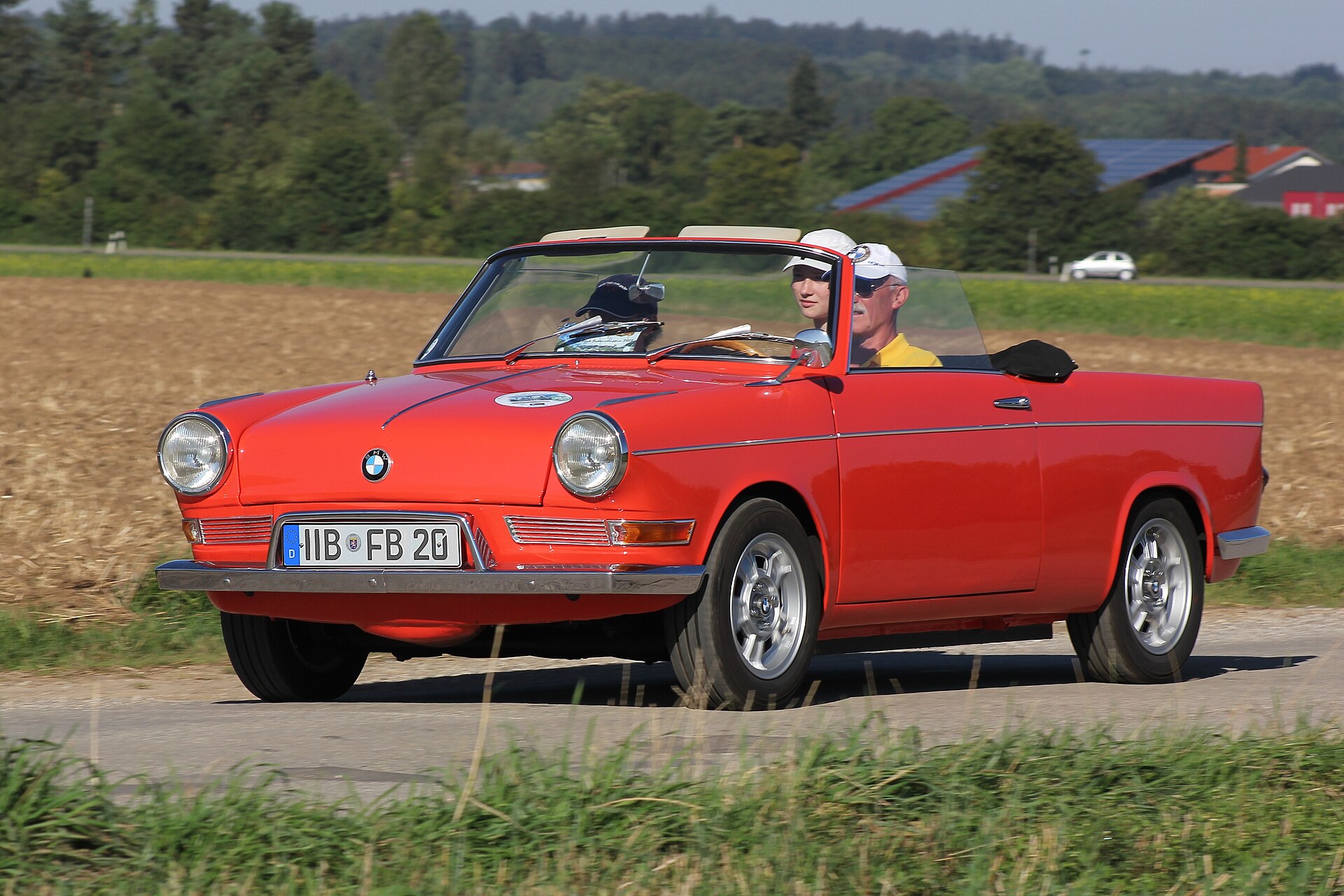 Кабриолет BMW 700 Cabriolet на реальной лицензированной фотографии