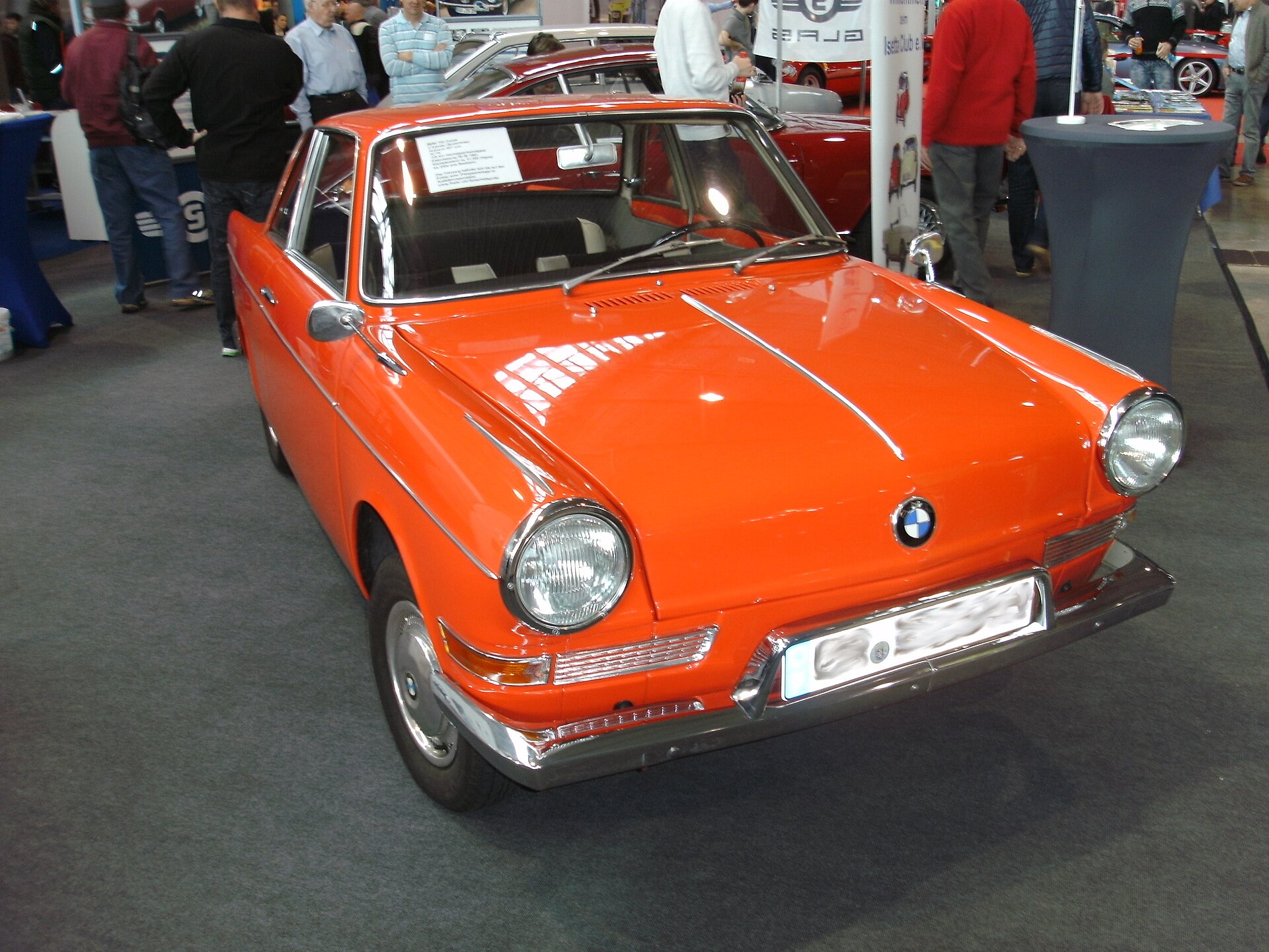 Купе BMW 700 Coupe на реальной лицензированной фотографии