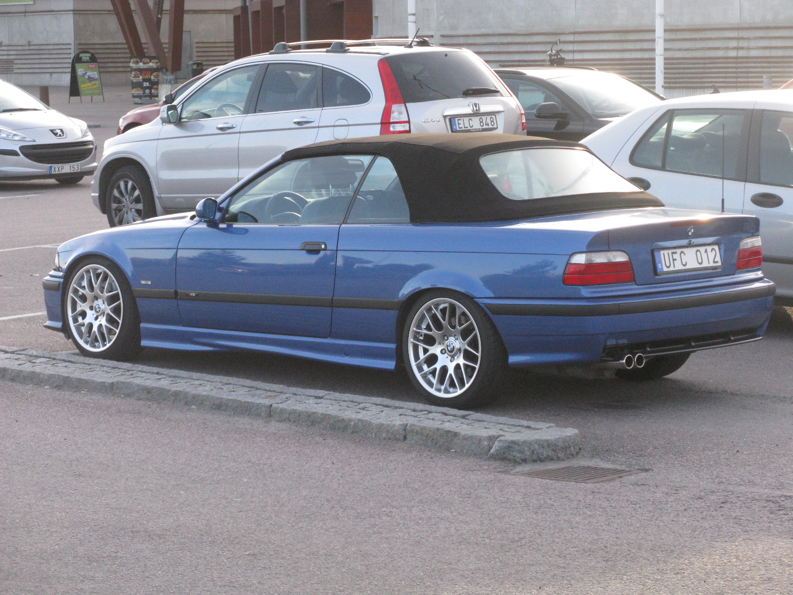 Кабриолет BMW E36/2C на реальной лицензированной фотографии