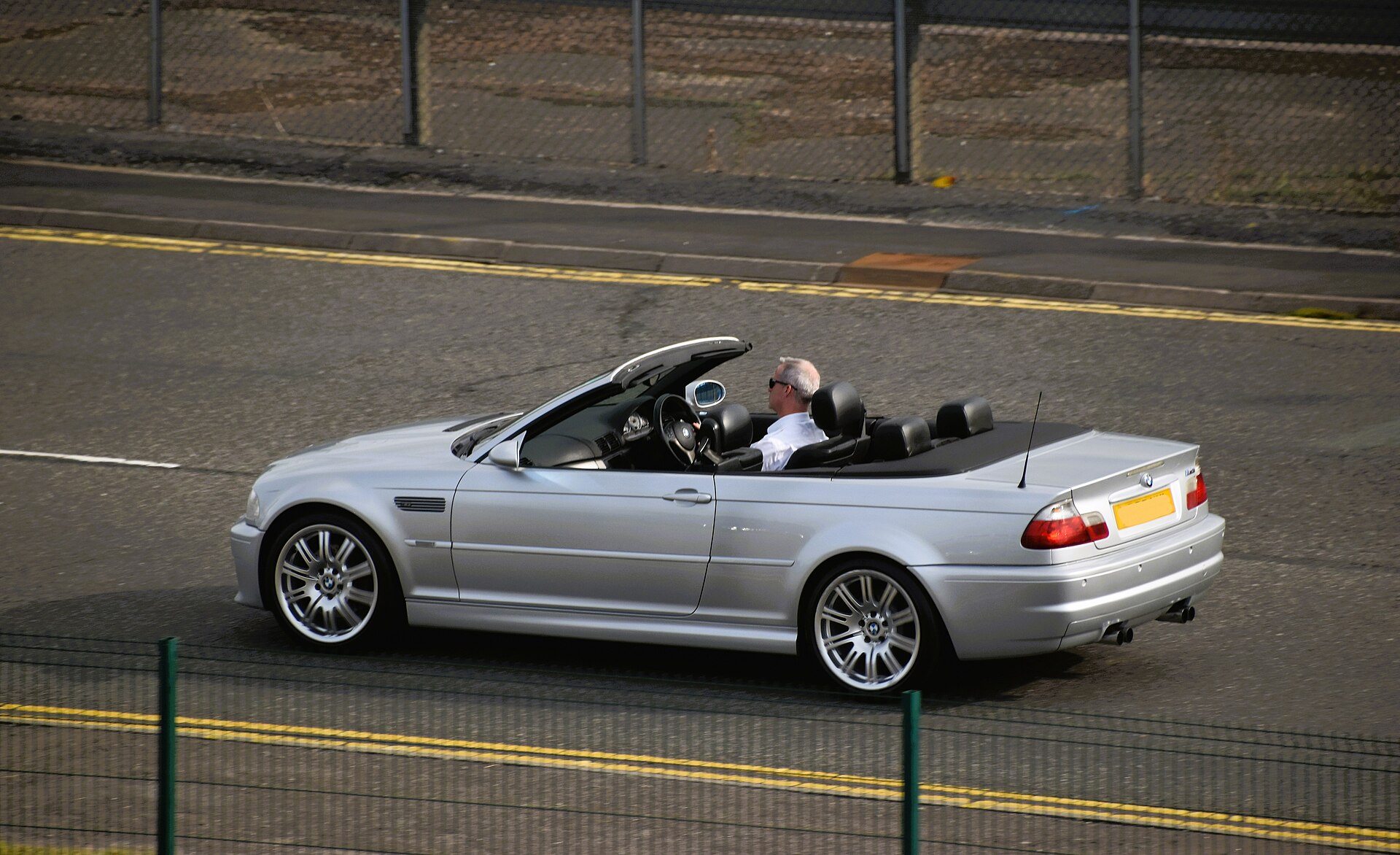 Кабриолет BMW E46/2C на реальной лицензированной фотографии