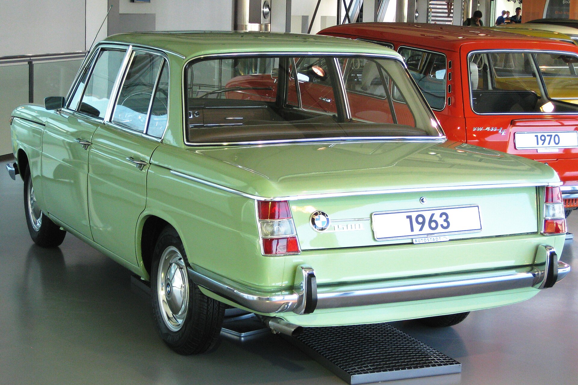 Neue Klasse 1500–2000 Sedan in a real licensed photograph