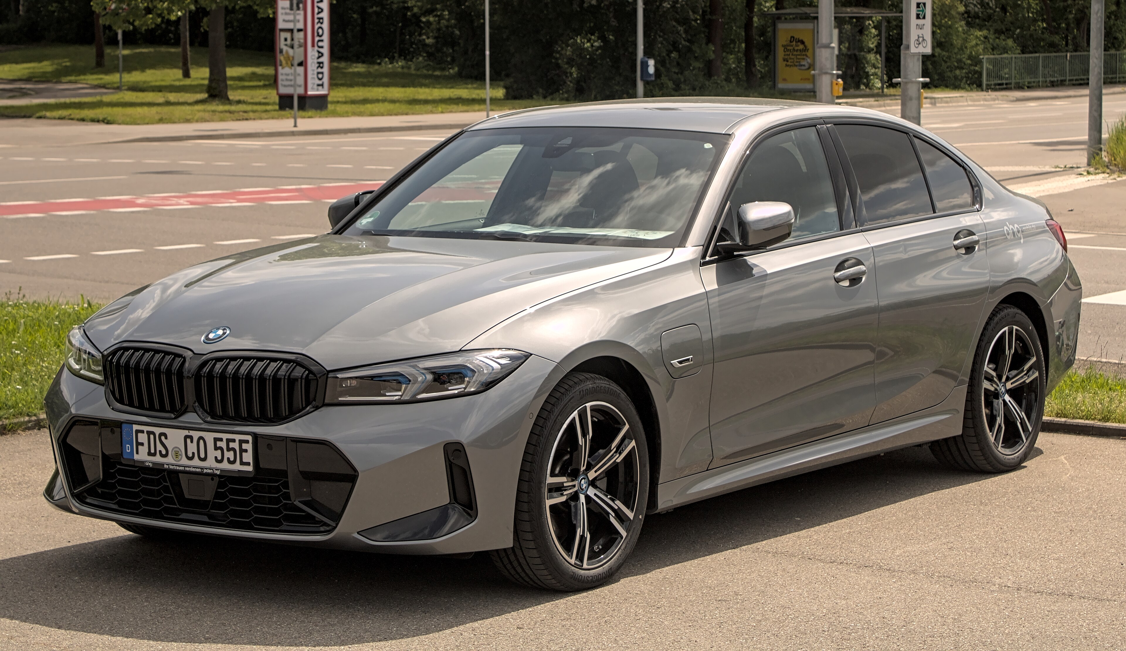 Gray BMW 320e G20 sedan photographed from the front three-quarter view